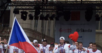 Jágr with his Czech teammates after winning gold at the 2010 IIHF World Championship.